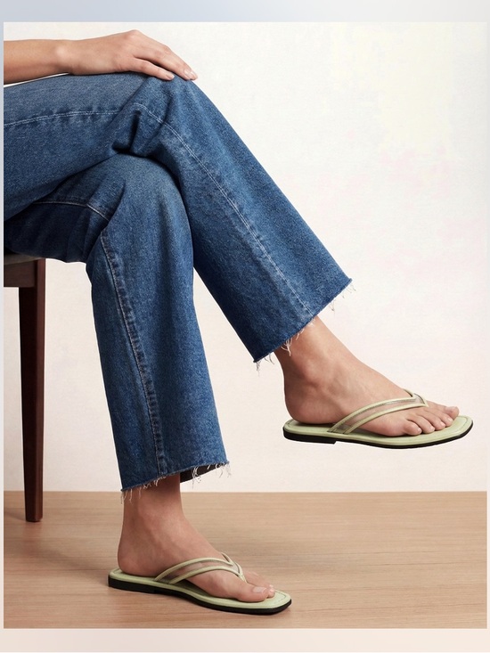 Veronica Beard Shoes - VERONICA BEARD 
Clea Jelly Flip-Flop Sandal
Jelly: Clear/Light Pistachio
Sz 7